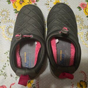 Dearfoams Women’s Quilted Slippers – Size M (7–8)